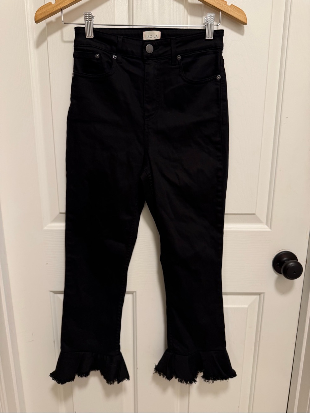ALICE + OLIVIA Zoe Ruffled-Hem High-Rise Kick-Flare Ankle Jeans Black size 27 - Picture 2 of 7